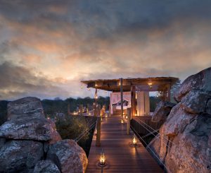 Suite à ciel ouvert sur une plateforme surélevée au Parc National Kruger