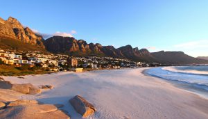 La plage de Camps Bay, une des belles plages du Cap
