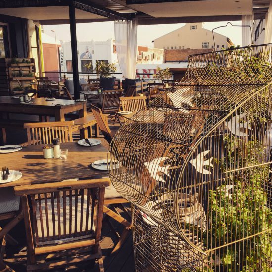 La Bodega Woodstock et sa terrasse panoramique sur la ville du Cap.