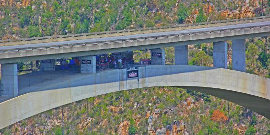 Bloukrans Bridge — bungee jump na África do Sul