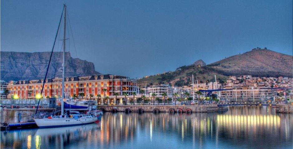 Die V&A Waterfront in Kapstadt bei Sonnenuntergang
