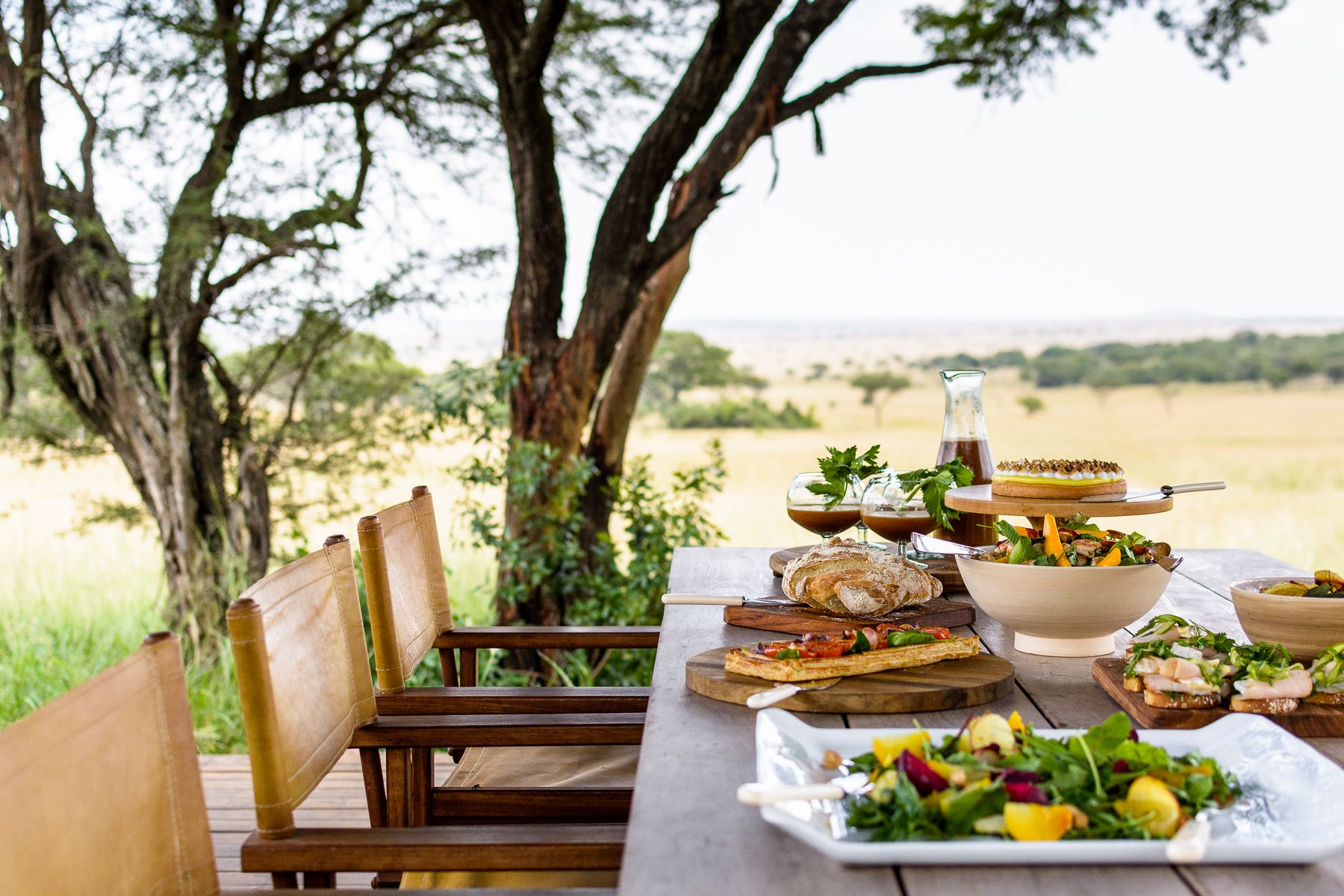 Festín en la sabana africana en Singita Serengeti House