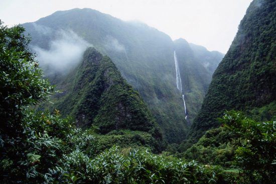 Entdecken Sie die Vulkane auf La Réunion: Blick auf Salazie