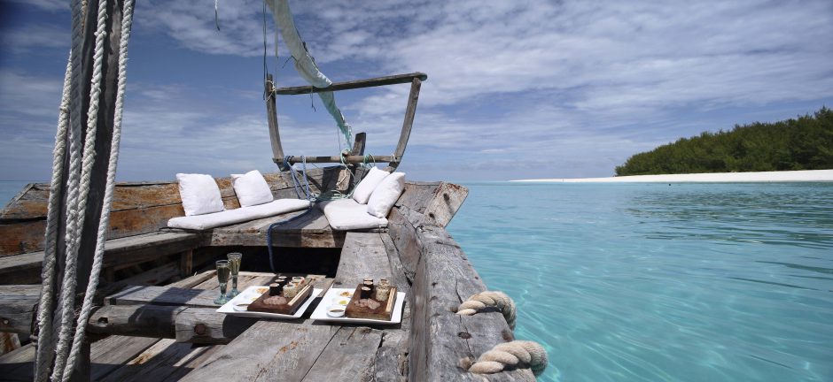 Romantikurlaub in Ostafrika auf einem Segelboot der Mnemba Island Lodge in Sansibar