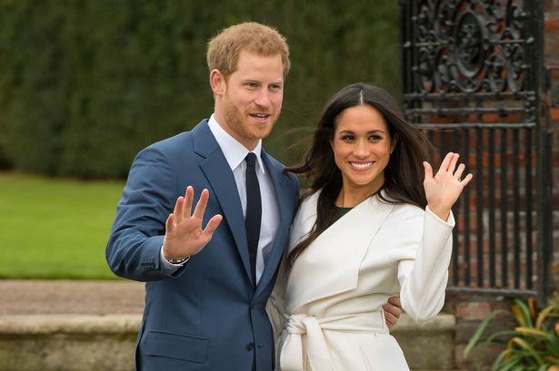 Le Prince Harry et Meghan devant le palais de Kensington en Angleterre. 