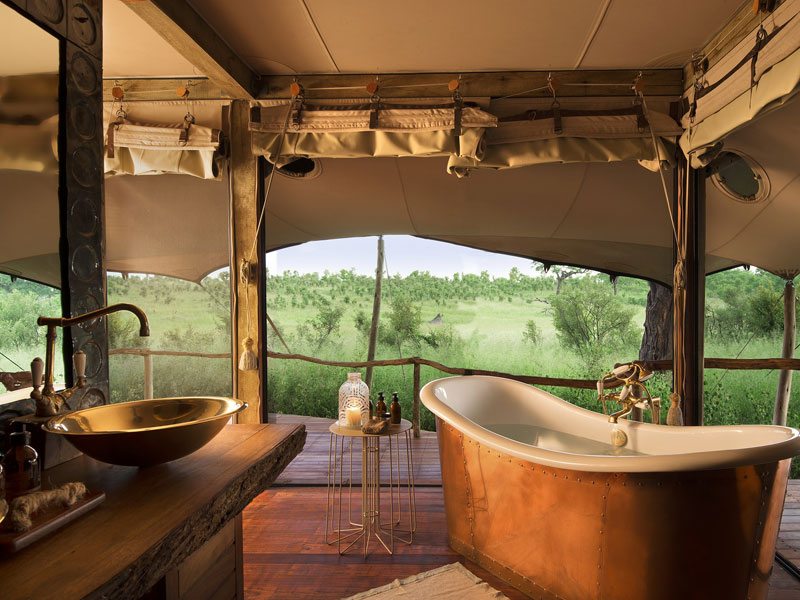 El baño opulento se abre a vistas espectaculares