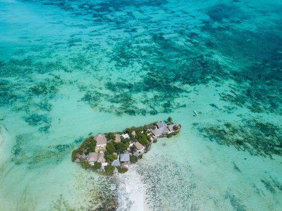 Una de las islas que componen el archipiélago de Zanzíbar desde el aire.