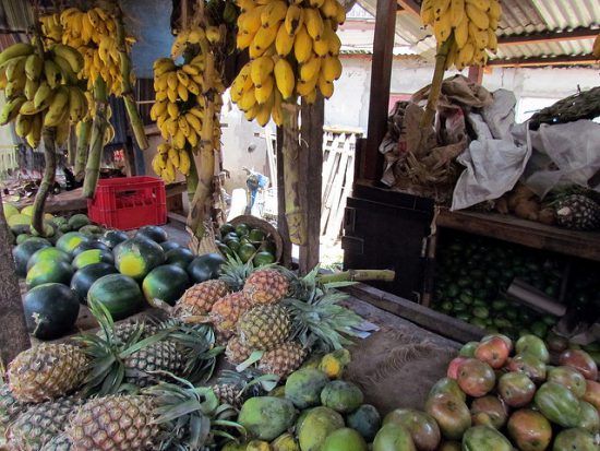 Aunque destacan las frutas exóticas, en los mercados de Stone Town encontrarás de todo.