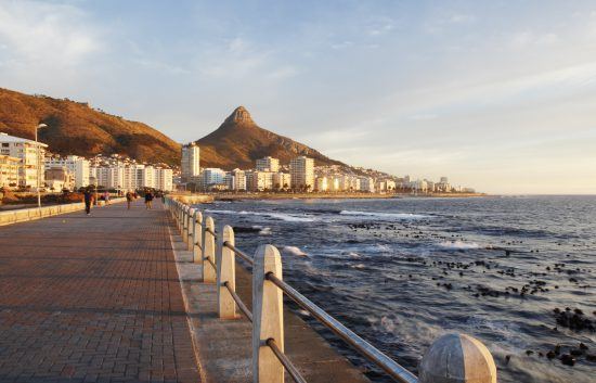 El paseo marítimo de Sea Point, en Ciudad del Cabo.
