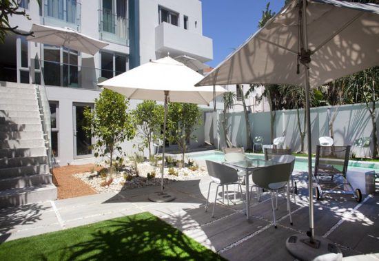 Quartiers Cape Town | Espace extérieur intimiste de la Villa Zest à Sea Point