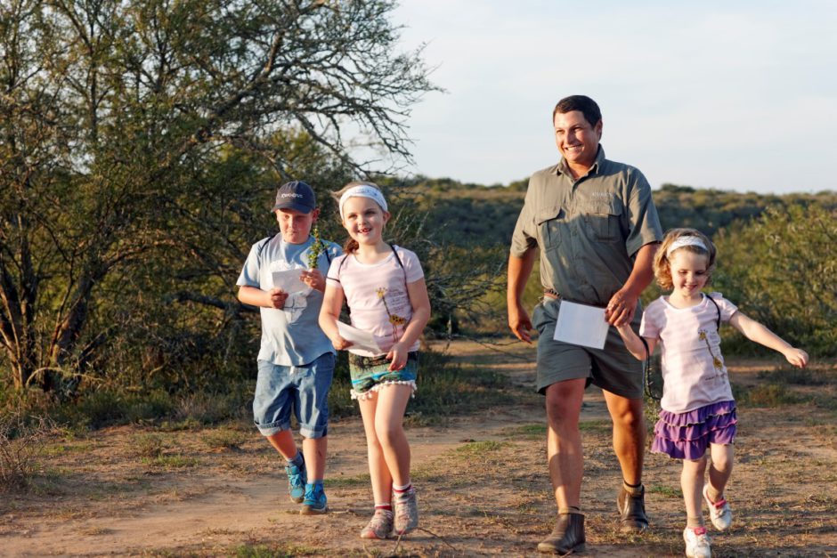 Kinder auf Safari im Kwandwe Game Reserve