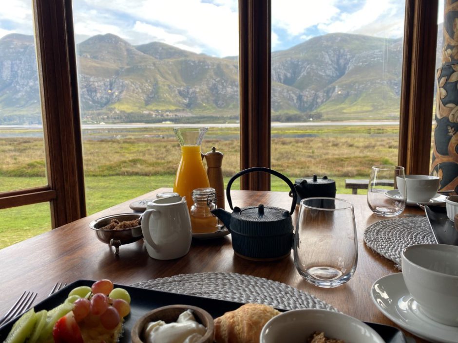 Leckeres Frühstück in der Mosaic Lagoon Lodge