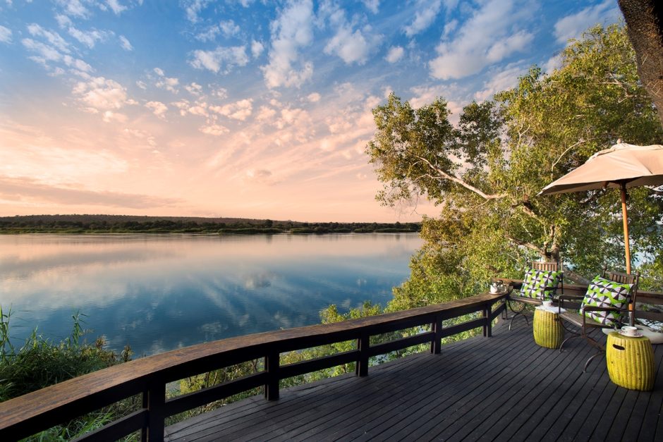 Royal Chundu River Lodge gehört zu den romantischsten Unterkünften an den Victoria-Fällen auf der Seite von Sambia